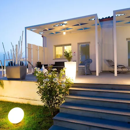 Lovely In With Kitchen Holiday home