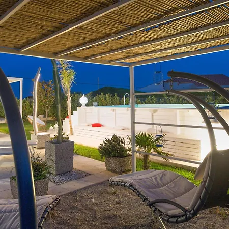 Lovely In With Kitchen Holiday home