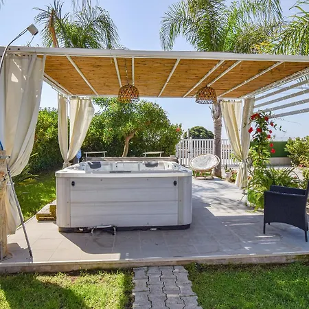 Lovely In With Kitchen Holiday home